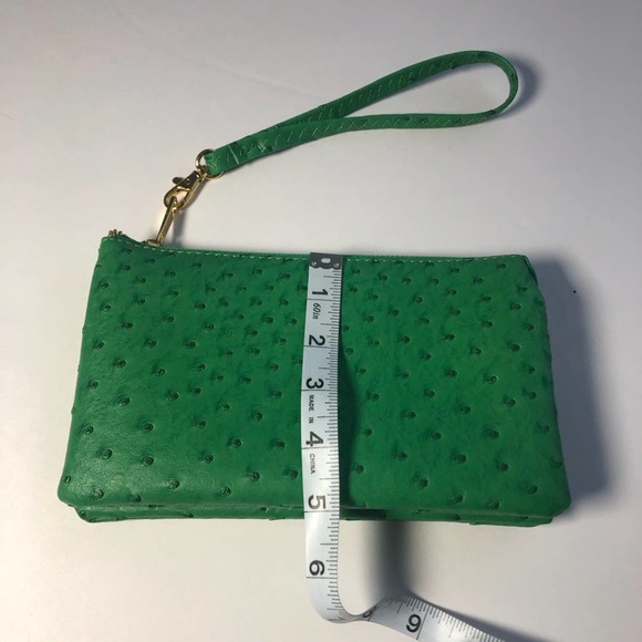 WRISTLET /CLUTCH /SMALL WALLET PURSE TONS OF POCKETS/STORAGE FOR A SMALL BAG - Picture 3 of 8